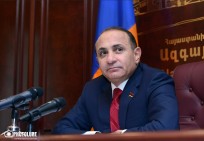 Бывшему премьер-министру Армении Овику Абрамяну изменили меру пресечения: домашний арест заменён административным надзором