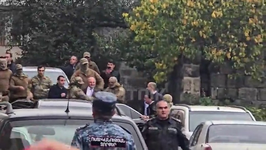 Мэр Гюмри Вардан Гукасян задержан (видео)