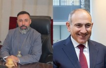 «Ամո՛թ ձեզ, տիրադավ». պատարագի ժամանակ հավատացյալներից մեկը Նիկոլ Փաշինյանին միացած տիրադավ Անուշավան եպիսկոպոս Ժամկոչյանին հիշեցրեց՝ ով է նա (տեսանյութ)