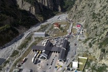Ձկնամթերքով բեռնված հայկական մեքենաները չեն կարողանում հատել վրացական մաքսակետը