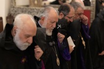 В Первопрестольном Святом Эчмиадзине совершен заупокойный молебен по жертвам погромов в Сумгаите