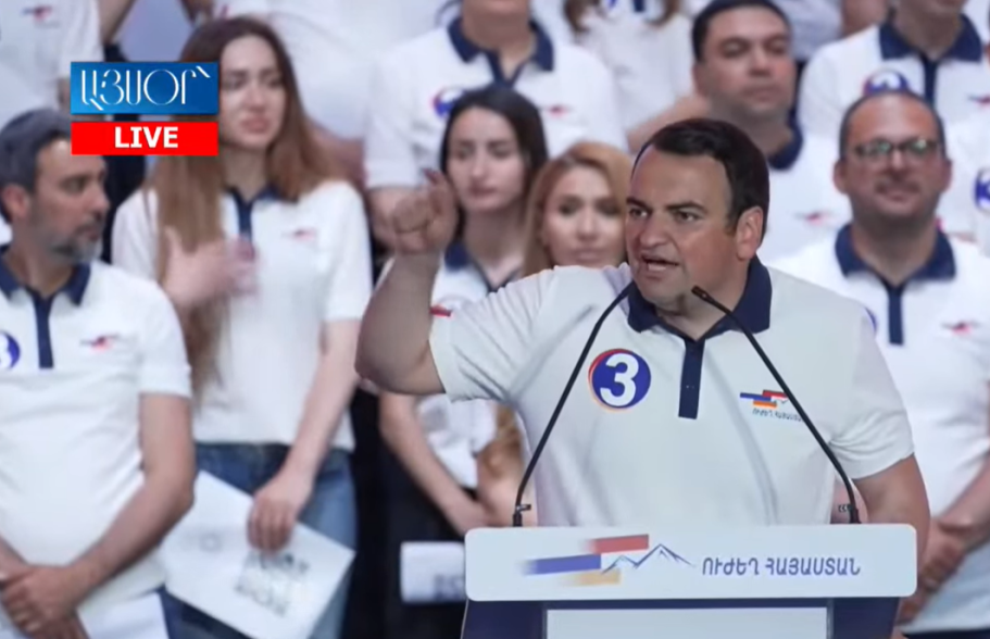 Те, кто хотят жить вместе с азербайджанцами, могут голосовать за «Гражданский договор» — Нарек Карапетян (видео)
