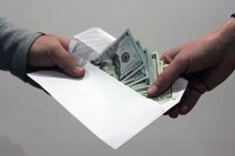 ՊՆ պաշտոնատար անձը մեղադրվում է խոշոր չափերի կաշառք ստանալու և պաշտոնեական լիազորությունները չարաշահելու մեջ