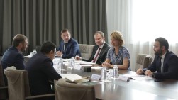 Министр экономики Армении и министр сельского хозяйства РФ выразили готовность увеличить объемы совместной торговли агропродукцией