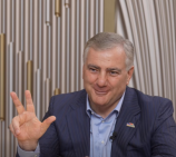 «Я передумал, он должен остаться безработным»: Самвел Карапетян не отдаст Пашиняну и «Варчабенду» свой «один драм» зарплаты (видео)
