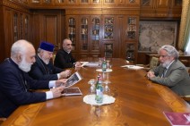 Католикос всех армян принял международного юриста Роберта Амстердама