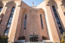 Հայաստան էին այցելել ԱՄՆ մարզական բանագնացներ, անվասայլակով բասկետբոլիստներ՝ Ռոզ Հոլերմանն ու Սթիվ Սերիոն