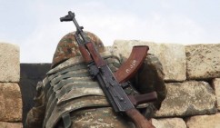 Вдоль линии границы время от времени фиксируются беспорядочные, нецелевые выстрелы, в случае прицельных нарушений режима прекращения огня мы выступаем с официальными заявлениями: МО