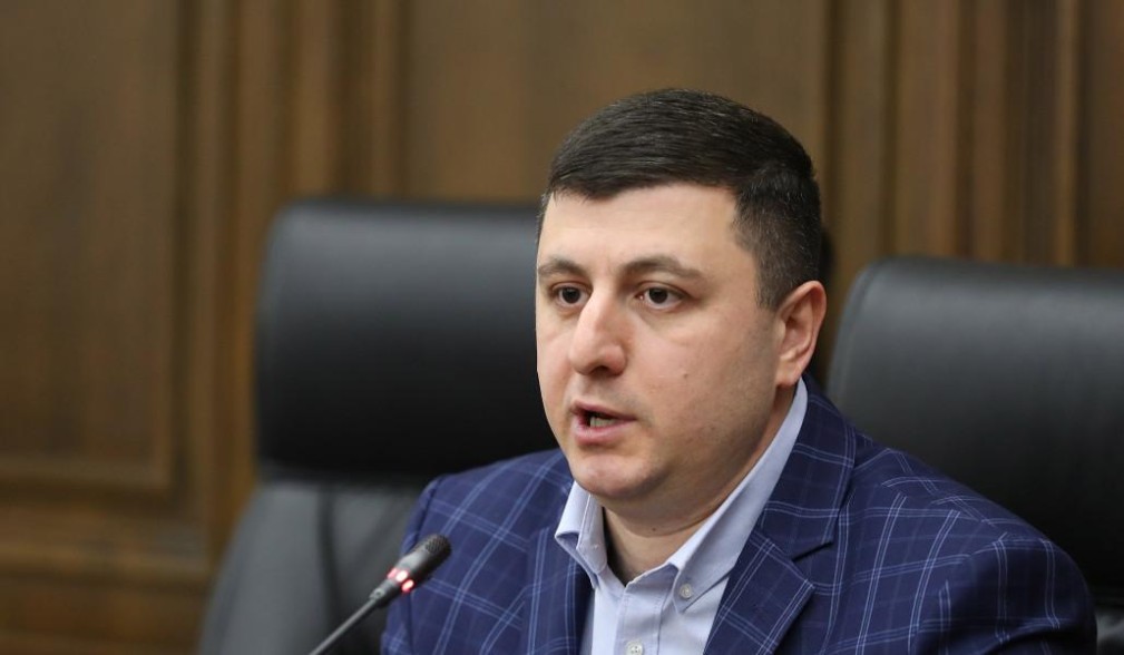 Վերջին պահին իշխանությունը պարզ&nbsp;տեխնիկական հաշվարկ է արել և տապալել քննարկումը. Աբրահամյանը՝ գումարով բանակից ազատվելու նախագծի մասին