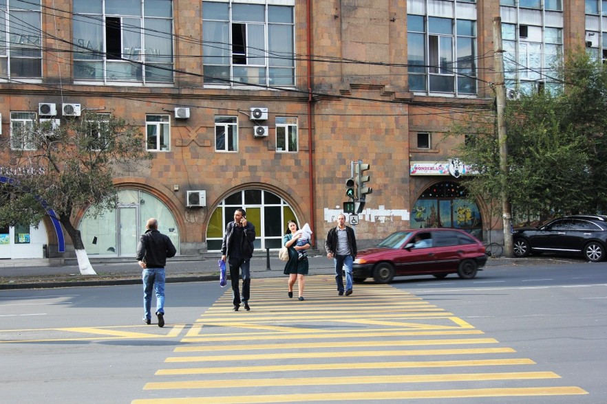 Չնախատեսված հատվածով փողոցը հատելու համար տուգանքի չափը խստացվել է՝ դարձել 10 000 դրամ