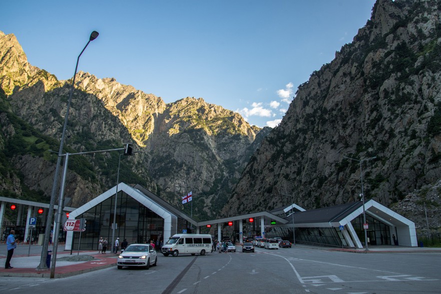 Վերջին 3 օրերին վրացական Գեզի մաքսակետից դուրս է եկել և Վերին Լարս է գնացել կոնյակով բեռնված 69 բեռնատար