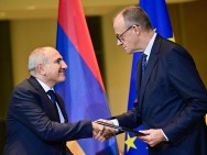 «Անդրադարձել են ՀՀ-ԵՄ գործընկերության խորացման հեռանկարներին»․ Փաշինյան-Մերց հեռախոսազրույց է տեղի ունեցել