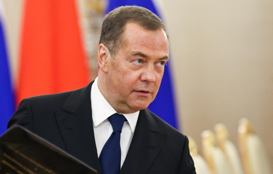 Медведев: Доходы трудовых мигрантов и их нанимателей необходимо вывести из тени