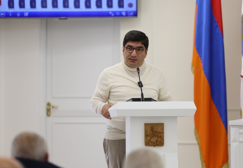 Месроп Манукян бьет тревогу: на улице Монте Мелконяна образовалась большая свалка строительного мусора (видео)