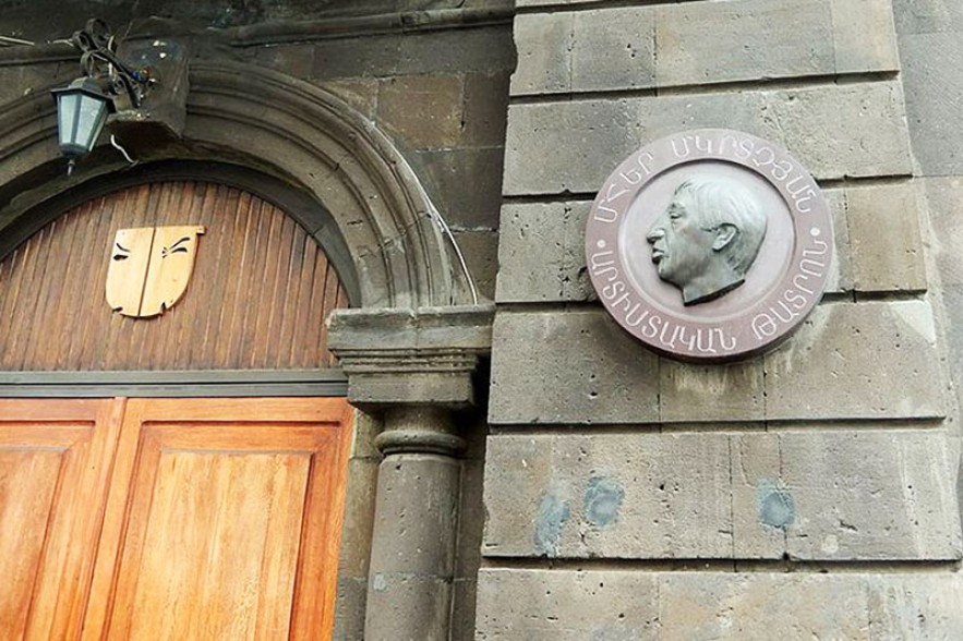 «Մհեր Մկրտչյան» արտիստական թատրոնը կառուցումից ի վեր առաջին անգամ հիմնանորոգվել ու վերազինվել է. Տիգրան Ավինյան