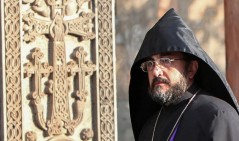 Оставайтесь стойкими и поддерживайте Мать-Церковь и её помазанного Патриарха: тьма пройдёт, и свет вновь восторжествует — архиепископ Микаел