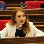 Макунц отказывается от депутатского мандата