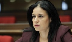 Представители Омбудсмена посетили находящуюся под арестом Арегназ Манукян: ей не разрешают общаться с несовершеннолетней дочерью
