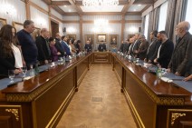 Католикос всех армян и деятели культуры обсудили тревожные тенденции в общественной жизни