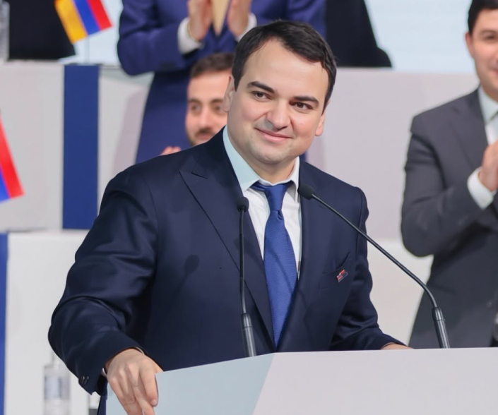 «Ուժեղ Հայաստան»-ը իրականացնում է նախընտրական խոստումները. բնակարան՝ 5-րդ երեխան ունեցած ընտանիքներին (Տեսանյութ)