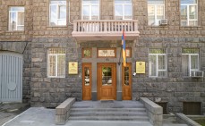 Исходя из соображений безопасности, СНБ и полиция приняли решение покинуть территорию Первопрестольного Святого чмиадзина: СНБ
