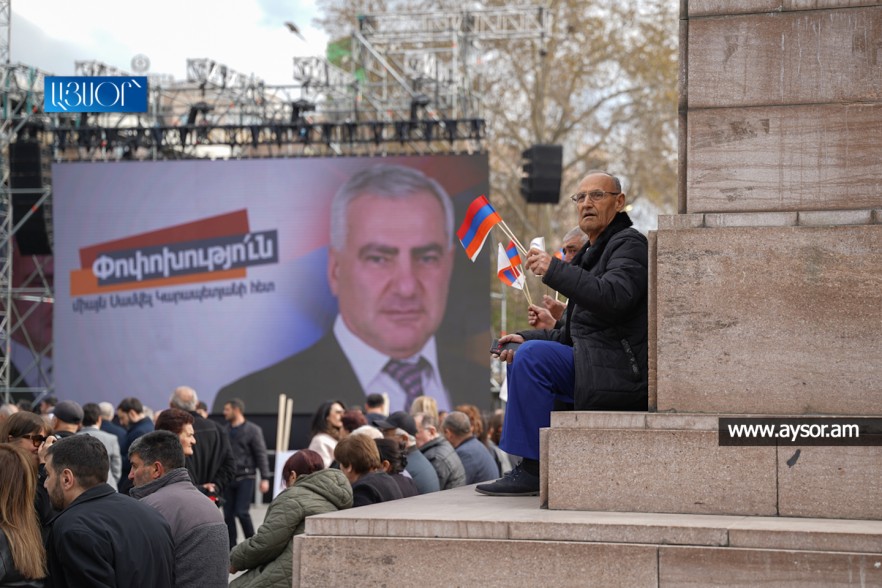 Начинается митинг партии «Сильная Армения»: фоторепортаж
