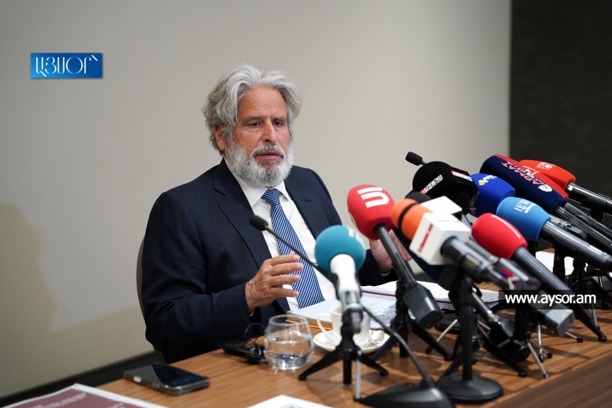 Pashinyan did not raise the issue of POWs at the summit, instead exchanged compliments with Azerbaijanis – Amsterdam