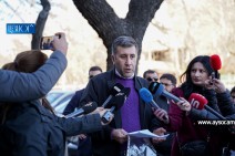 В отношении архиепископа Аршака введены ограничения: он не может покидать Вагаршапат