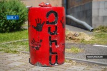 Члены партии «Против всех» открыли памятник «достали народ» (фоторепортаж)