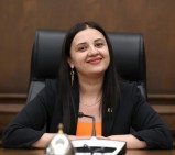 «Նկատի է ունեցել «հայաստանցի» և «ղարաբաղցի» բառերը, սա պարզապես աշխարհագրական տարբերություն է»․ ՔՊ-ական պատգամավորը փորձում է «սրբագրել» եղբոր գրառումը