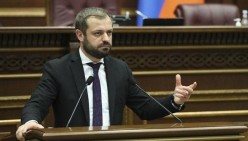 В Армении не увольняют с работы за политические взгляды: Геворг Папоян