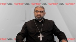 Насколько правильно, чтобы священник находился под домашним арестом: люди днями плачут и ждут возвращения своего духовного отца