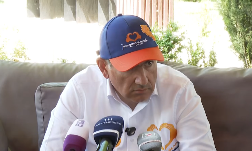 «Այն դպրոցները, որի հետ կապված խնդիր կա, տնօրենները աշխատանքից ազատման դիմումներ են գրել». Փաշինյանը՝ Ապարանում տեղի ունեցած միջադեպի մասին