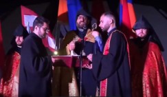 Разве вы не знаете, почему Никол нацелился на архиепископа Аршака? послушайте ещё раз речь Святейшего Отца в мемориальном комплексе Цицернакаберд