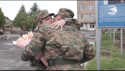 «Թող մեր մայրերը երջանիկ լինեն, որ մեր պես տղերք ունեն». զինծառայող որդու անակնկալը՝ զինծառայող մորը (Տեսանյութ)