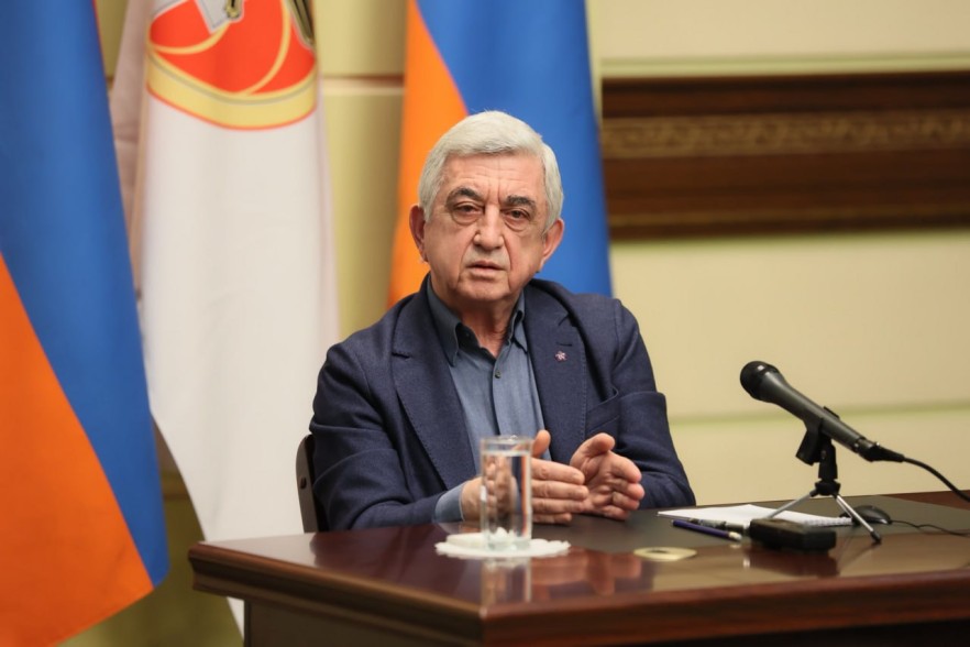 Չեմ ասի, որ Մանվել Գրիգորյանն ամեն ինչում իդեալական էր, բայց չգնահատել նրա վաստակն՝ ուղղակի ապերախտություն է. որևէ մեկը չէր կարող ինձ համոզել, որ նա «տուշոնկա ուտող է», այն էլ՝ զինվորի. Սերժ Սարգսյան (տեսանյութ)