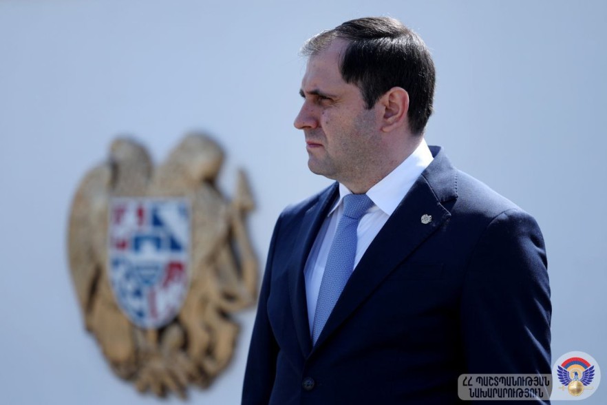 Сурен Папикян прибыл в парламент: на закрытом заседании обсудят проект об откупе от службы в армии за деньги