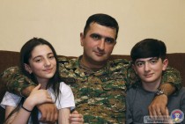 Մեր պապան դիրքապահ է, նրա մասնագիտությունը կարևոր է մեր երկրի անվտանգության համար. նա ու իր զինվորները դիրքում են, որ մենք գիշերը հանգիստ քնենք (տեսանյութ)