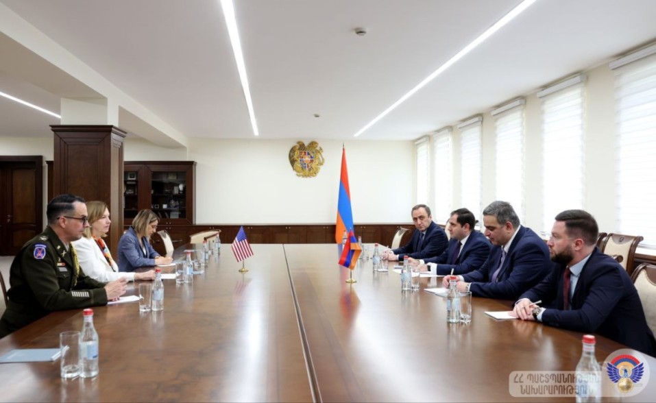 Вашингтон продолжит содействовать проводимым в Армении реформам в сфере обороны — посол США Кристина Куинн встретилась с Суреном Папикяном