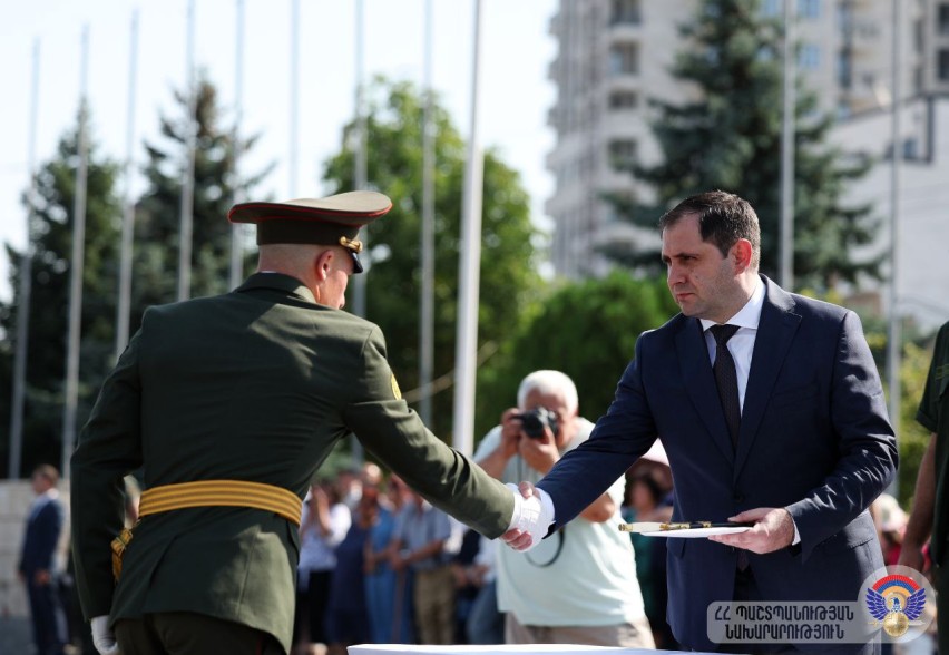 Сурен Папикян принял участие в торжественной церемонии по поводу окончания выпуска 2024-2025 учебного года Военной академии им. Вазгена Саркисяна: фото
