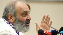 «Громко смеюсь...» — архиепископ Баграт Галстанян уже осведомлён о том, что министр здравоохранения Армении намерена подать на него в суд