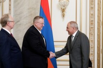 Пашинян и Оверчук обсудили вопросы двусторонней повестки Армения-Россия