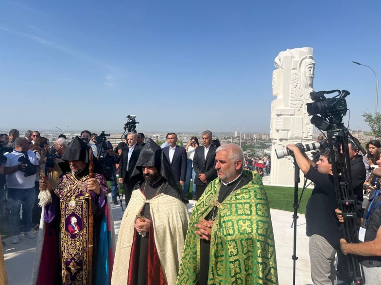 Власти пытались препятствовать церемонии открытия мемориального комплекса «Зов Арцаха» — Ванецян (видео)
