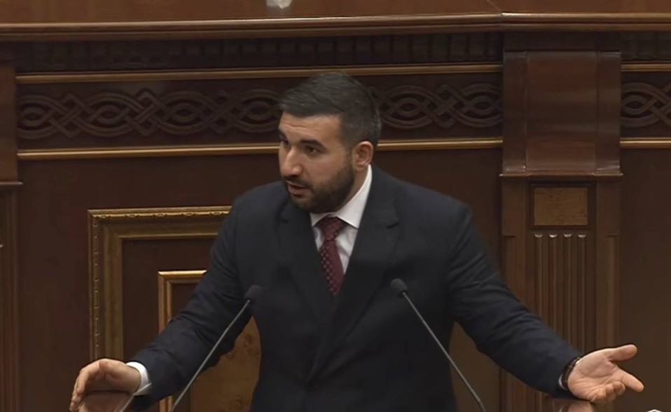 «Скажите семьям этих людей, что они в тюрьме из-за ваших утверждений»։ депутат от партии «Гражданский договор» заявляет: ответственность за арест военно-политического руководства Арцаха лежит на оппозиции (видео)
