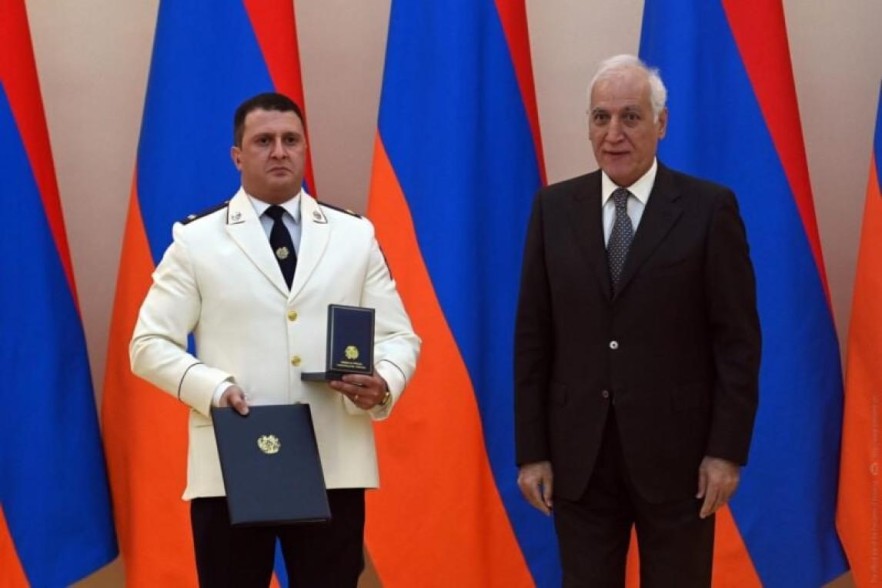 Прокурор по делам Роберта Кочаряна, Сержа Саргсяна и архиепископа Баграта награждён медалью