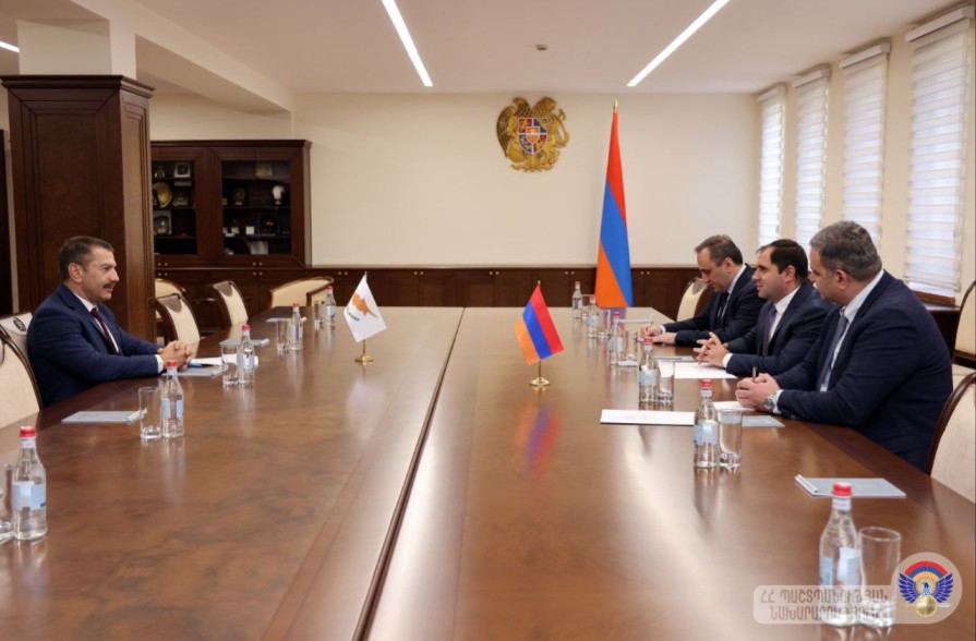 Папикян и посол Кипра обсудили актуальные вопросы, касающиеся региональной и международной безопасности