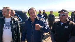 Գյուղացին կարող է և պետք է ապրի, աշխատի ու զարգանա իր հողի վրա. Գագիկ Ծառուկյան (Տեսանյութ)