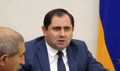 Говорят громко и уверенно, будто армия сокращается, но это не имеет никакого отношения к действительности — министр обороны