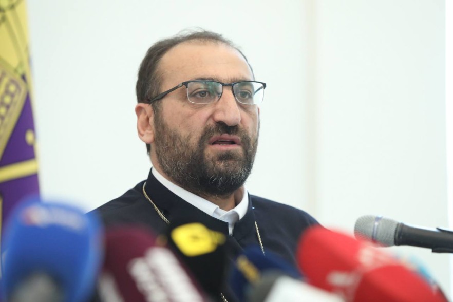 Не знаю, шантажировали или нет епископов, пришедших на встречу с премьер-министром, но это классический пример раскола — архиепископ Аршак