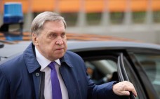 В Кремле сожалеют, что Армения продолжает попытки усидеть на двух стульях